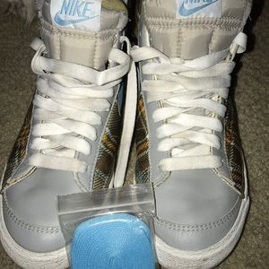 Plaid woman’s high top Nike’s